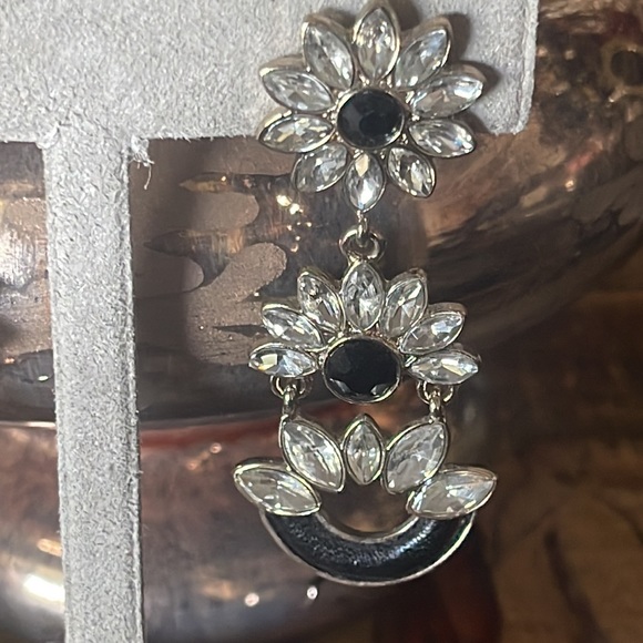 White House Black Market 2 1/2 inch floral black and clear crystal chandelier - Picture 4 of 10